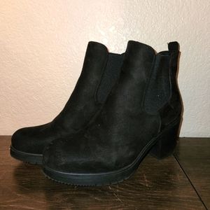 Nearly New Chelsea Boots